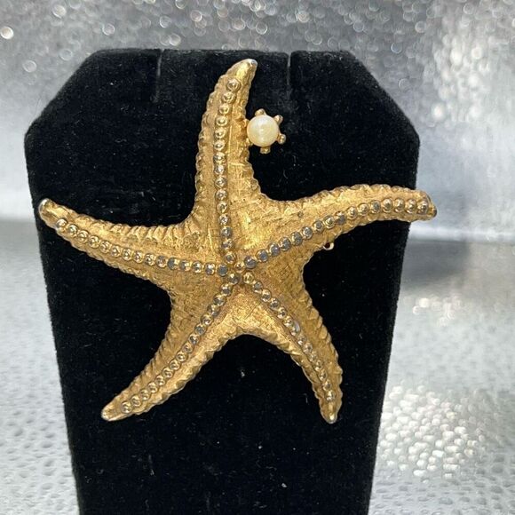Chunky Starfish Sea Star Brooch Classic Nautical Gold Tone Faux Pearl Regency - Picture 1 of 7